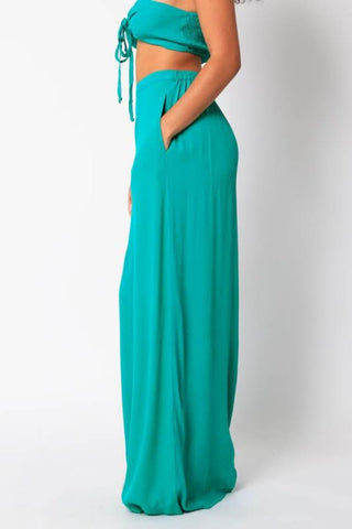 Geen resort wear two piece outfit side view