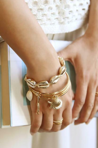 Gold Sea Shell Bracelet