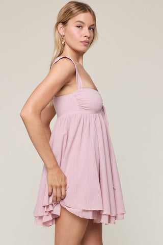 Flowy light pink mini dress for brunch and summer parties