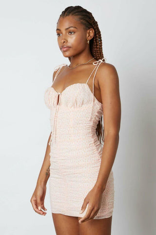 Peach bodycon party dress with sweetheart neckline