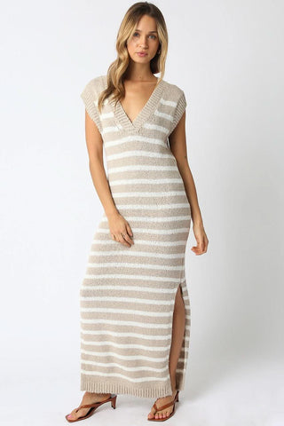 Casual boho maxi dress styled with sandals for a beach look