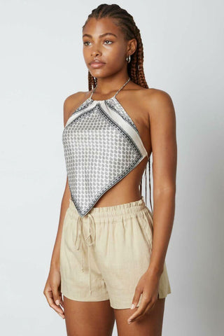 Beige relaxed beach vacation shorts side view